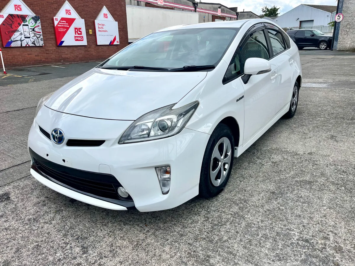Toyota Prius 2013 hybrid - Image 4