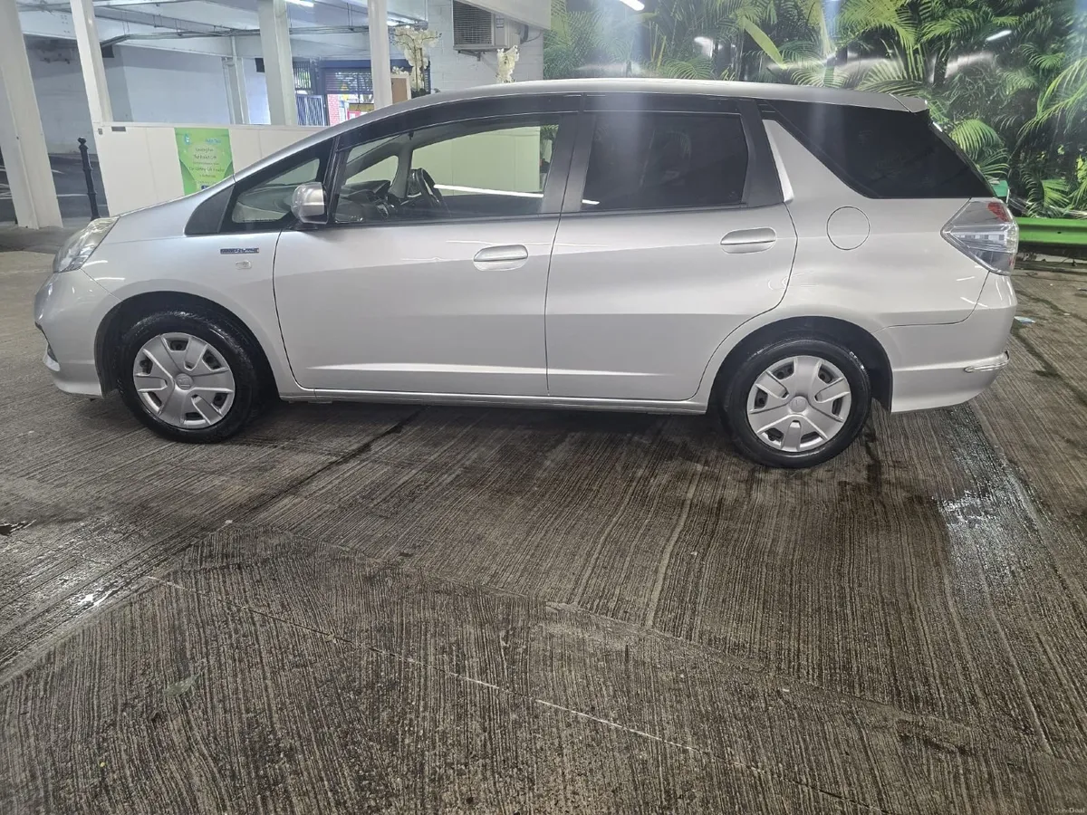 Honda Shuttle 2013/ Automatic / hybrid / New NCT - Image 3