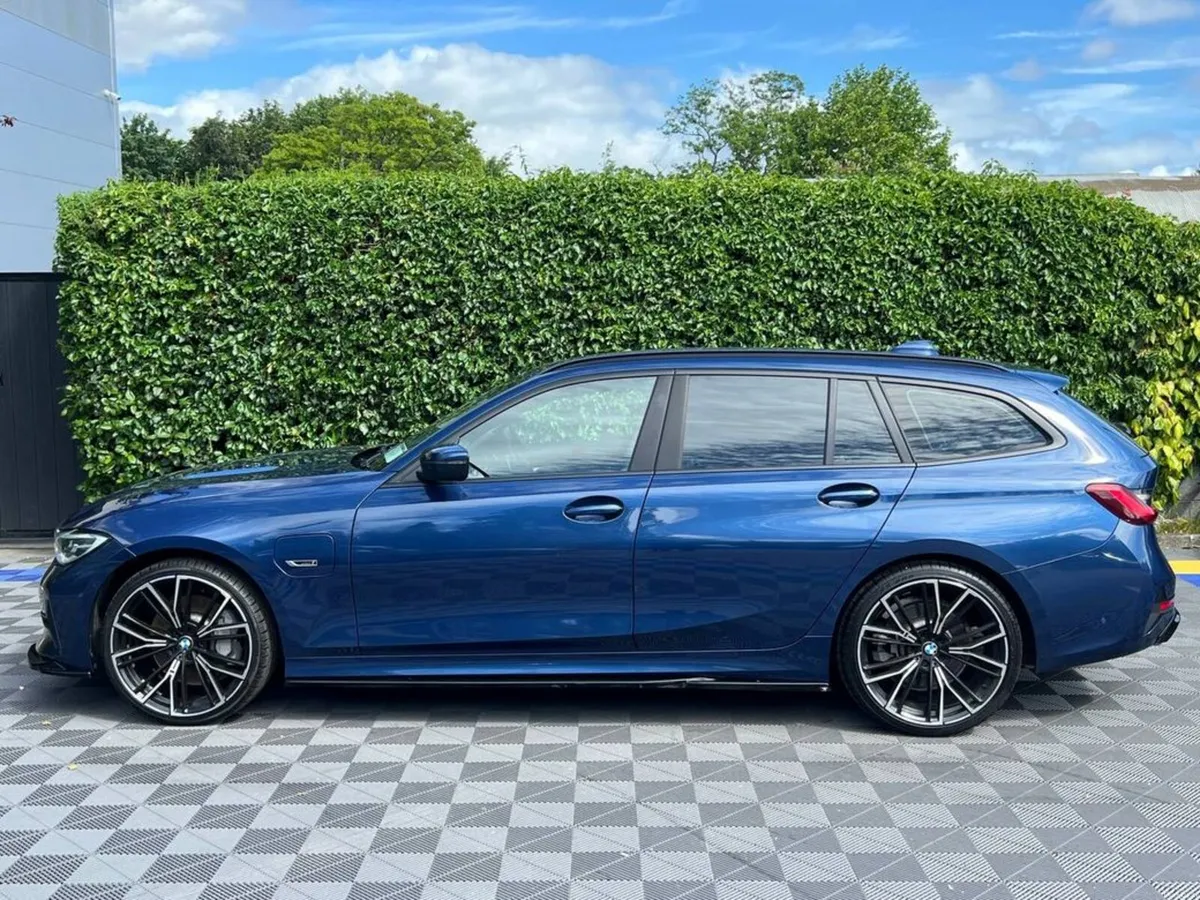 BMW 3-Series 330e PRO COMPETITION PACK 2.0 HYBRID - Image 3