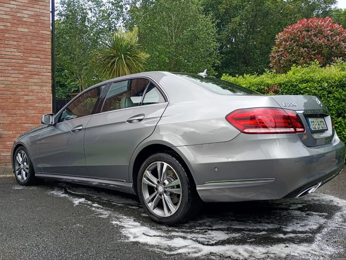 Mercedes E220 - Image 2