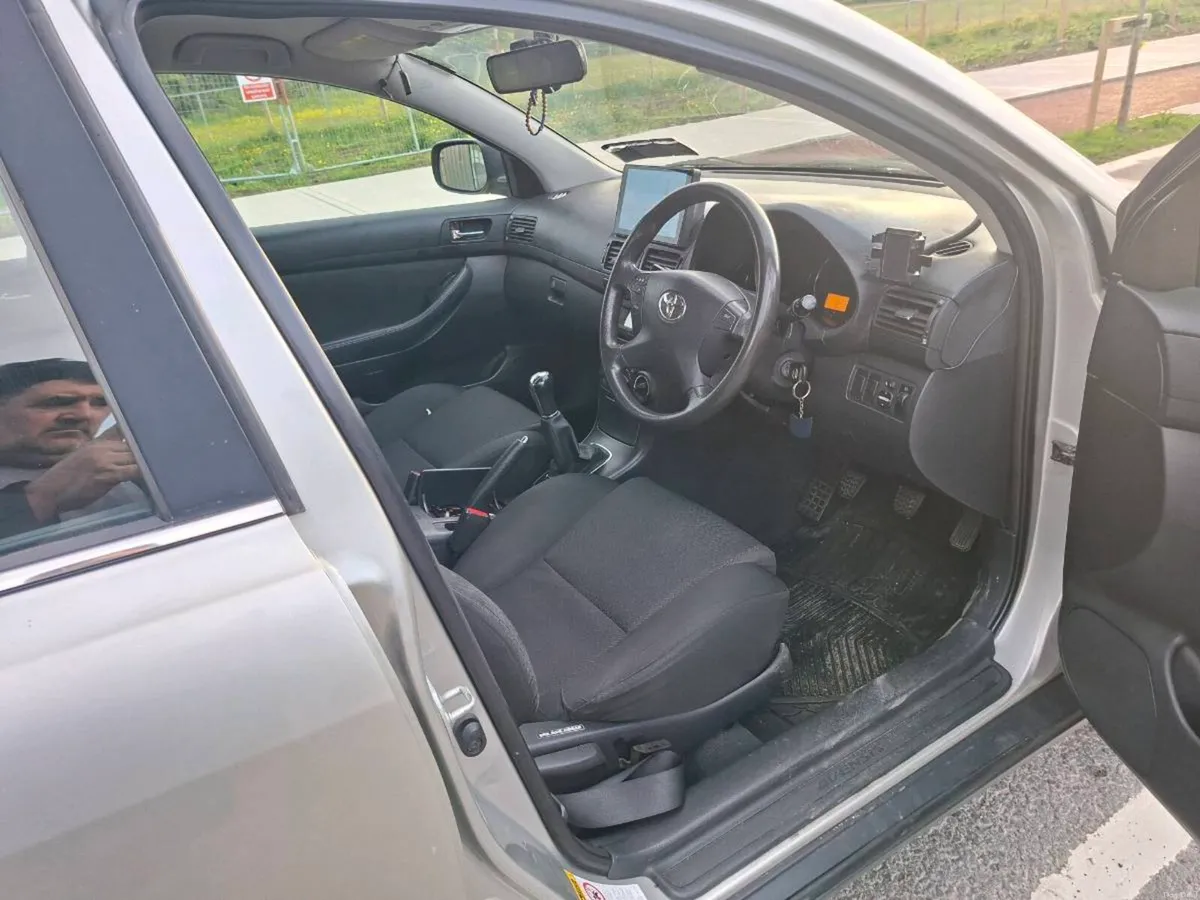 Toyota avensis 1.6 petrol,  2007 - Image 5
