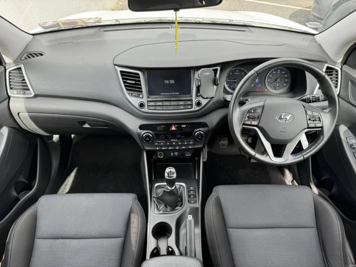 HYUNDAI TUCSON 1.7 CRDI SE NAV BL/DR 5 5DR - Image 2
