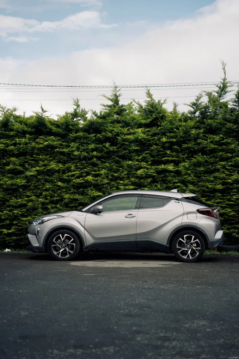 Toyota C-HR 1.8 Hybrid 2017 - Image 2