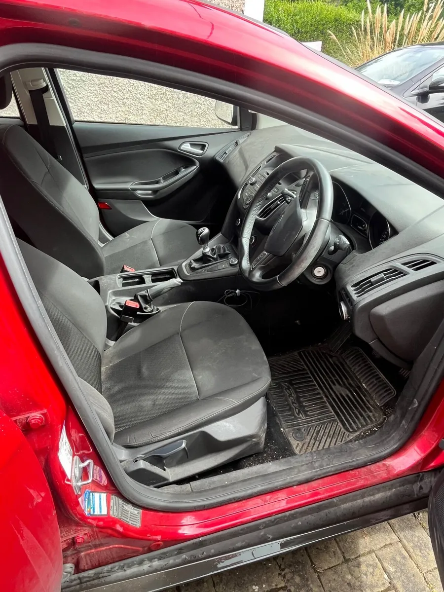 Ford Focus 2015 - Image 2