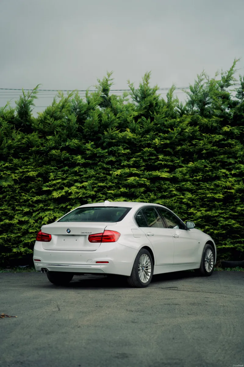BMW 320d 2.0 Luxury Line 2017 - Image 3