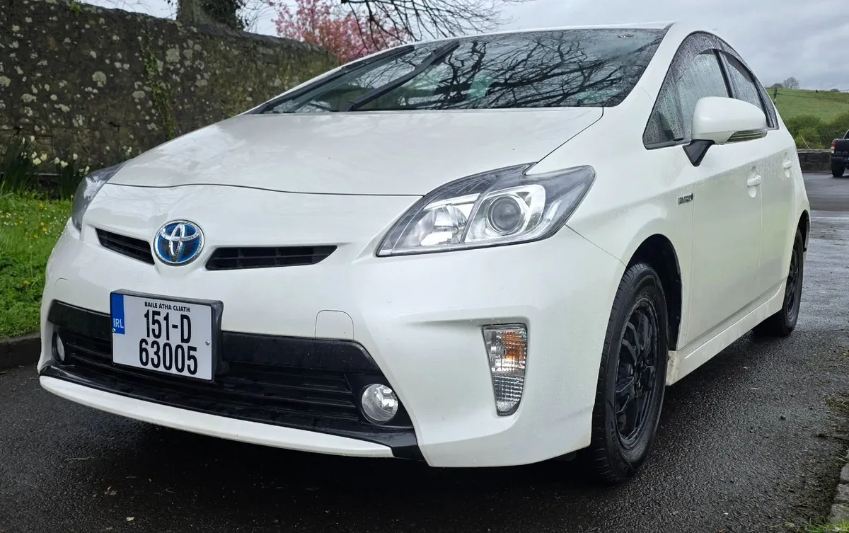 Toyota Prius 2015 ONLY 75000KM - Image 1