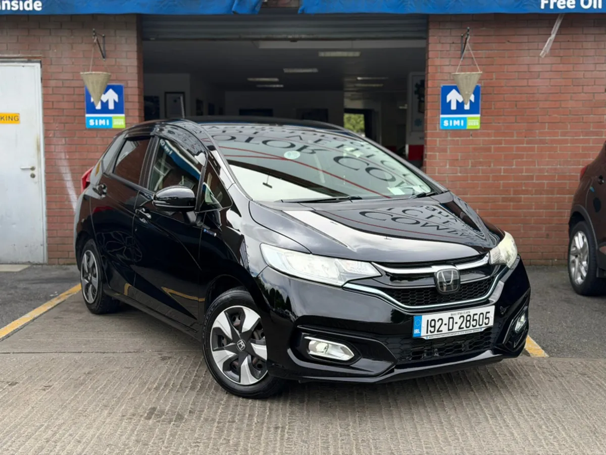 Honda Fit 1.5 HYBRID AUTO - LOW KMS - Image 1