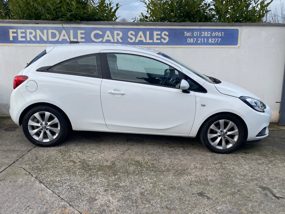 Opel  Corsa 1.4 Se Hi Spec heated seats air con - Image 2