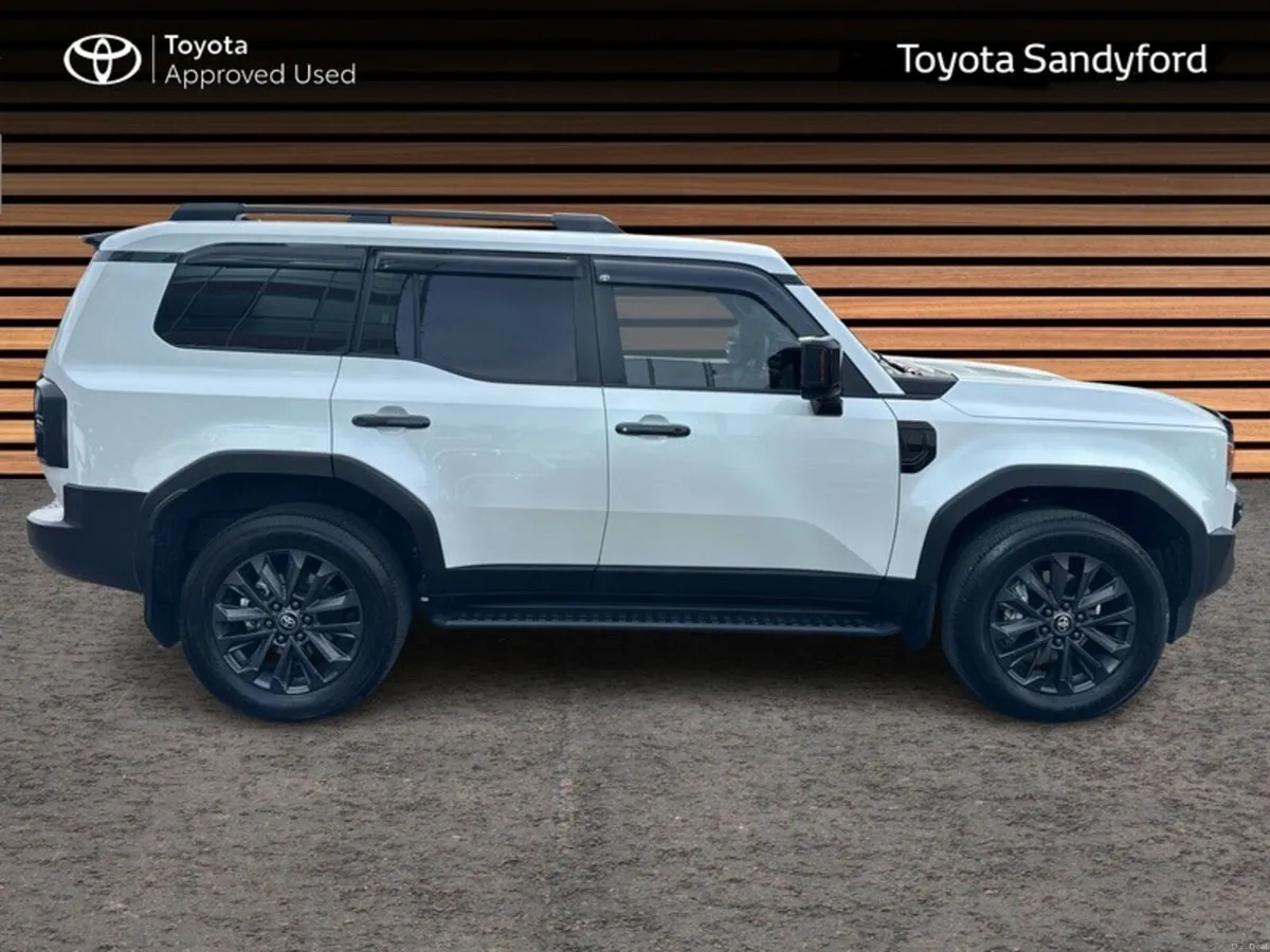 Toyota Land Cruiser 7 SEATER PLATINUM // PANORAMIC - Image 3