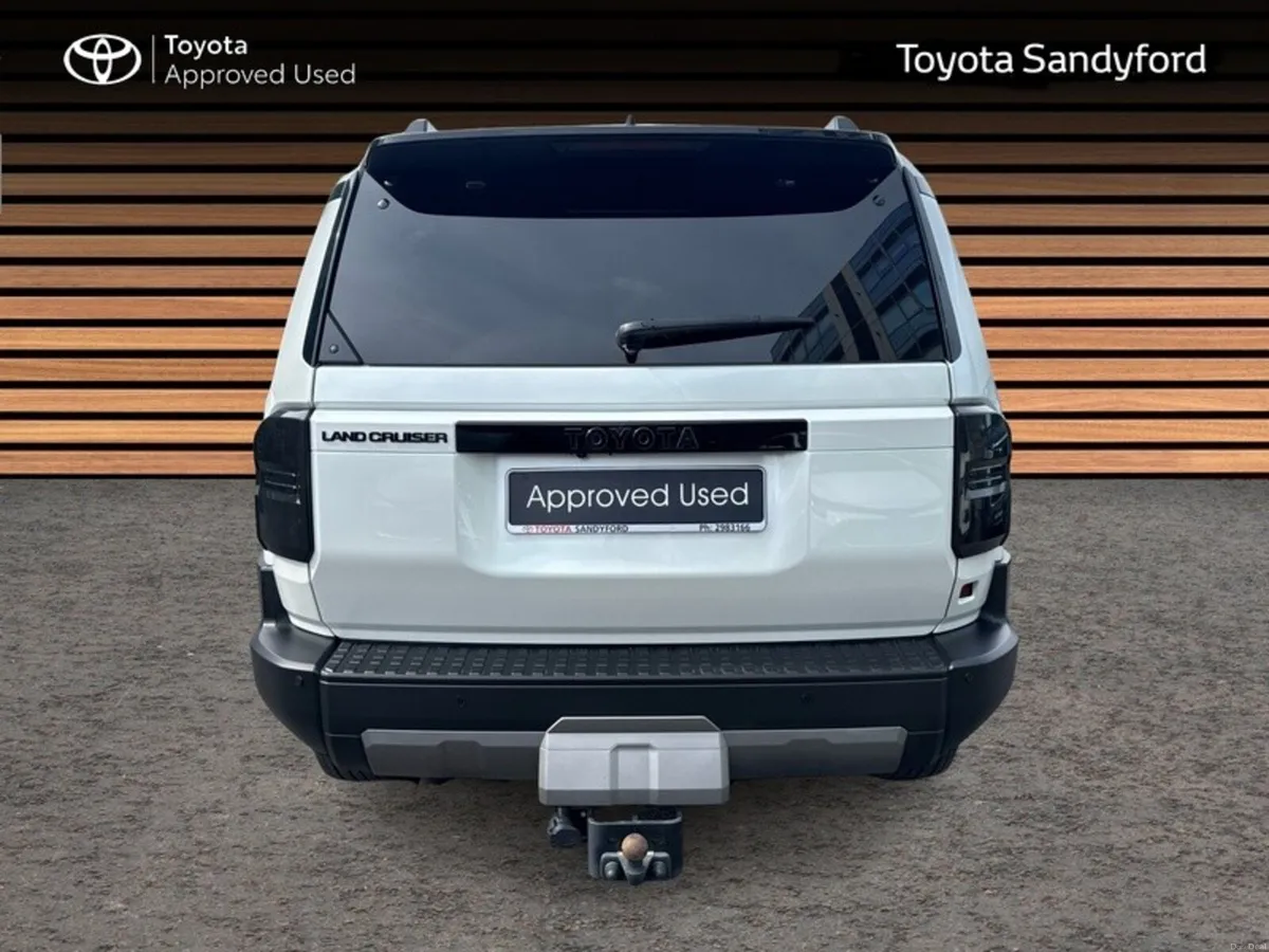 Toyota Land Cruiser 7 SEATER PLATINUM // PANORAMIC - Image 4