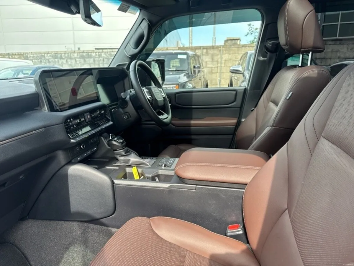 Toyota Land Cruiser 7 SEATER PLATINUM // PANORAMIC - Image 6