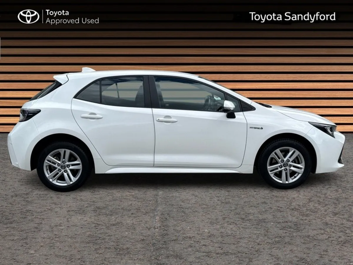 Toyota Corolla LOW MILEAGE LUNA HATCHBACK // REAR - Image 3