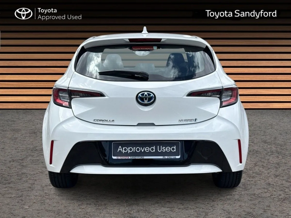 Toyota Corolla LOW MILEAGE LUNA HATCHBACK // REAR - Image 4