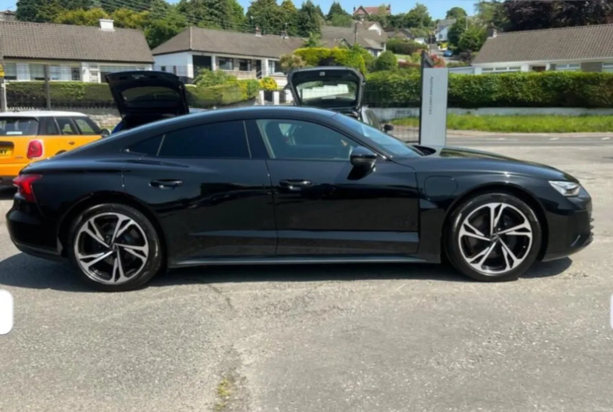 Audi e-tron GT 93.4kWh Auto quattro 4dr Vrt paid - Image 3