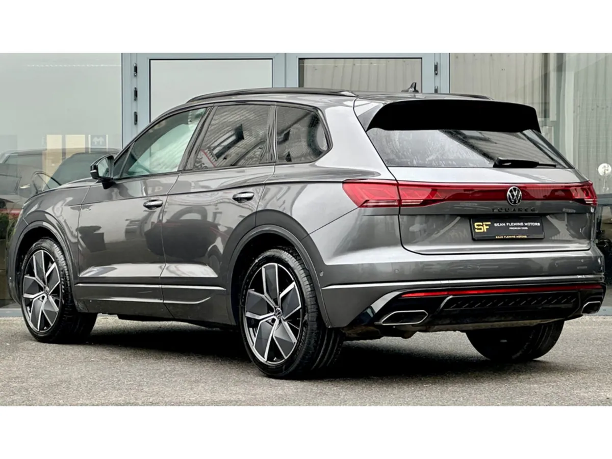 Volkswagen Touareg 3.0 V6 BLACK EDITION T - Image 4