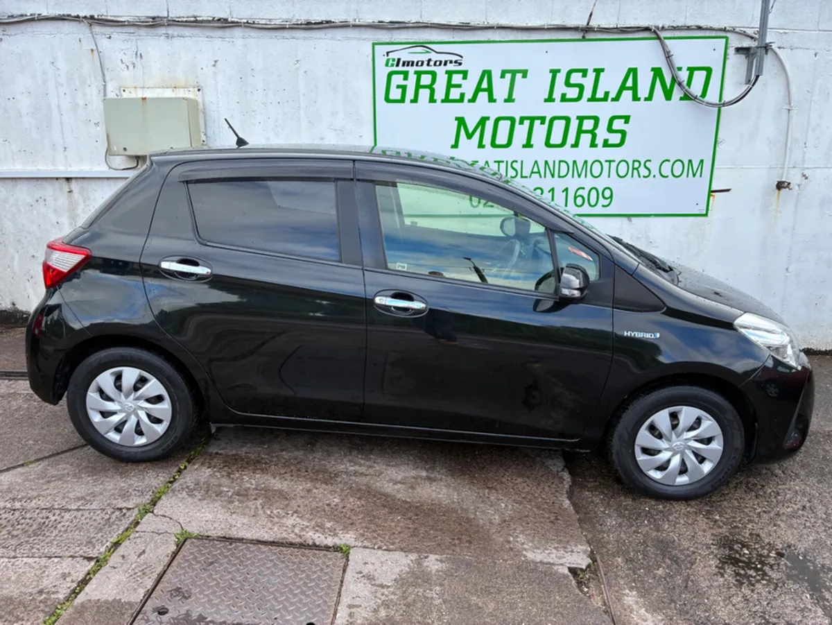 Toyota Yaris 1.5 petrol hybrid automatic - Image 4