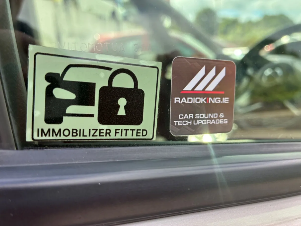 Nissan Serena 2.0 petrol hybrid automatic - Image 3