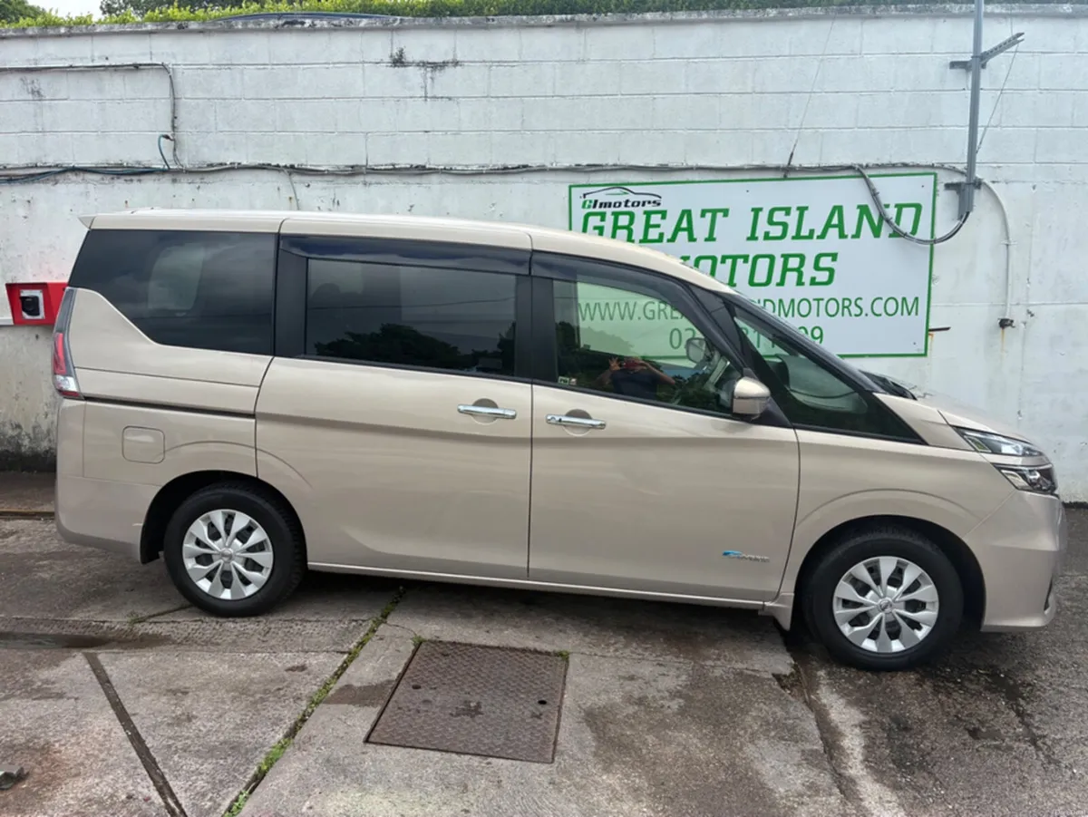 Nissan Serena 2.0 petrol hybrid automatic - Image 4