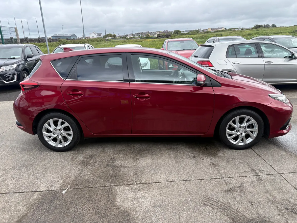Toyota Auris 2017 - Image 3