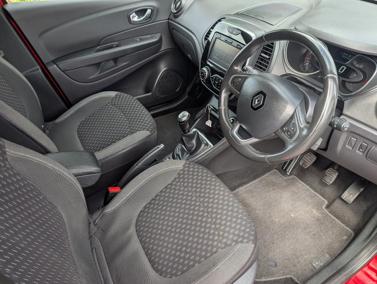 Renault Captur 2017 //NEW T-BELT KIT//LOW MILEAGE/ - Image 2
