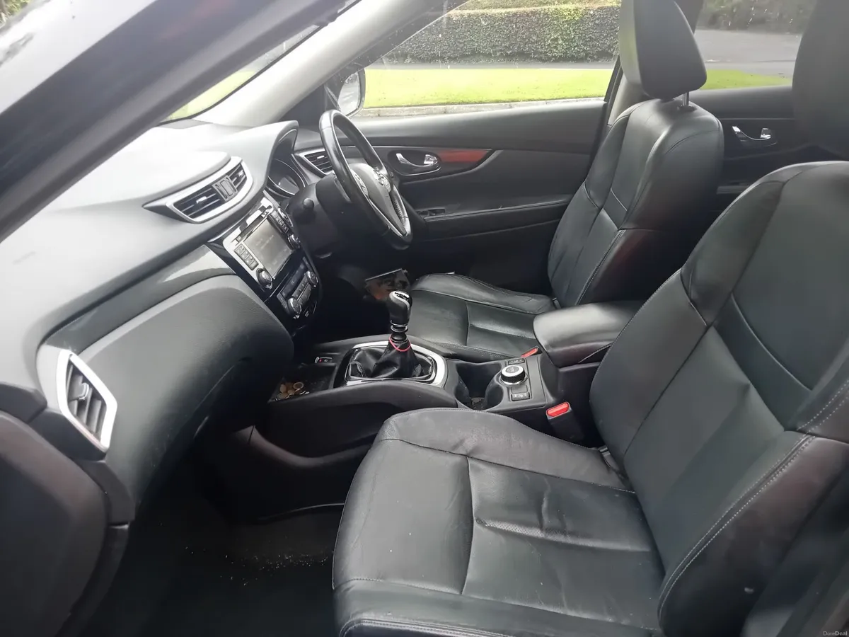 Nissan X-Trail Tekna 2016 4x4 7 seats - Image 3