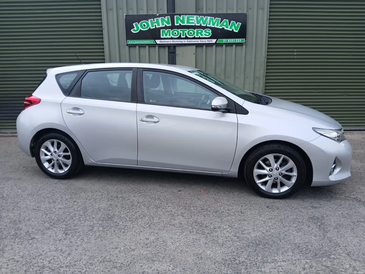 Toyota Auris 1.33  2014 low mileage - Image 3