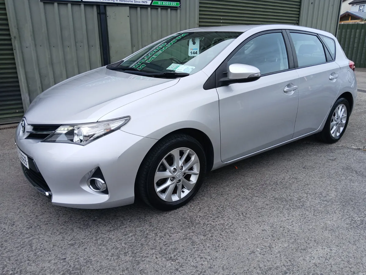 Toyota Auris 1.33  2014 low mileage - Image 1