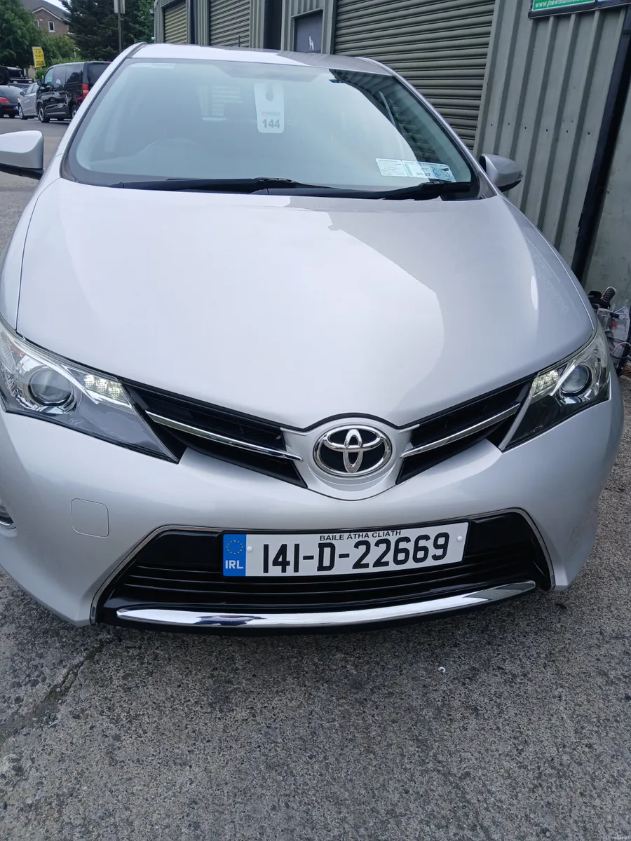 Toyota Auris 1.33  2014 low mileage - Image 6