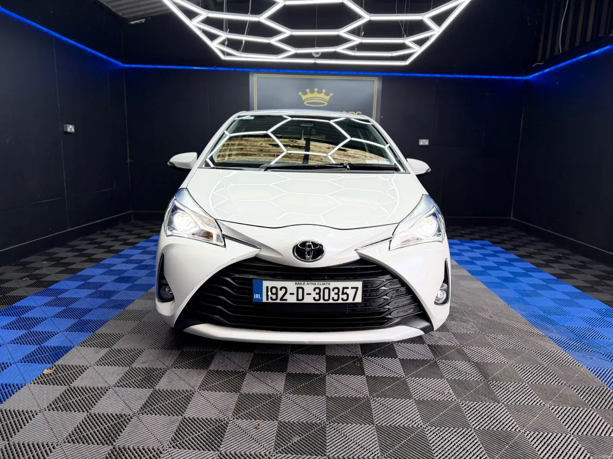 Toyota Vitz 1.0 Automatic,Back up camera - Image 4