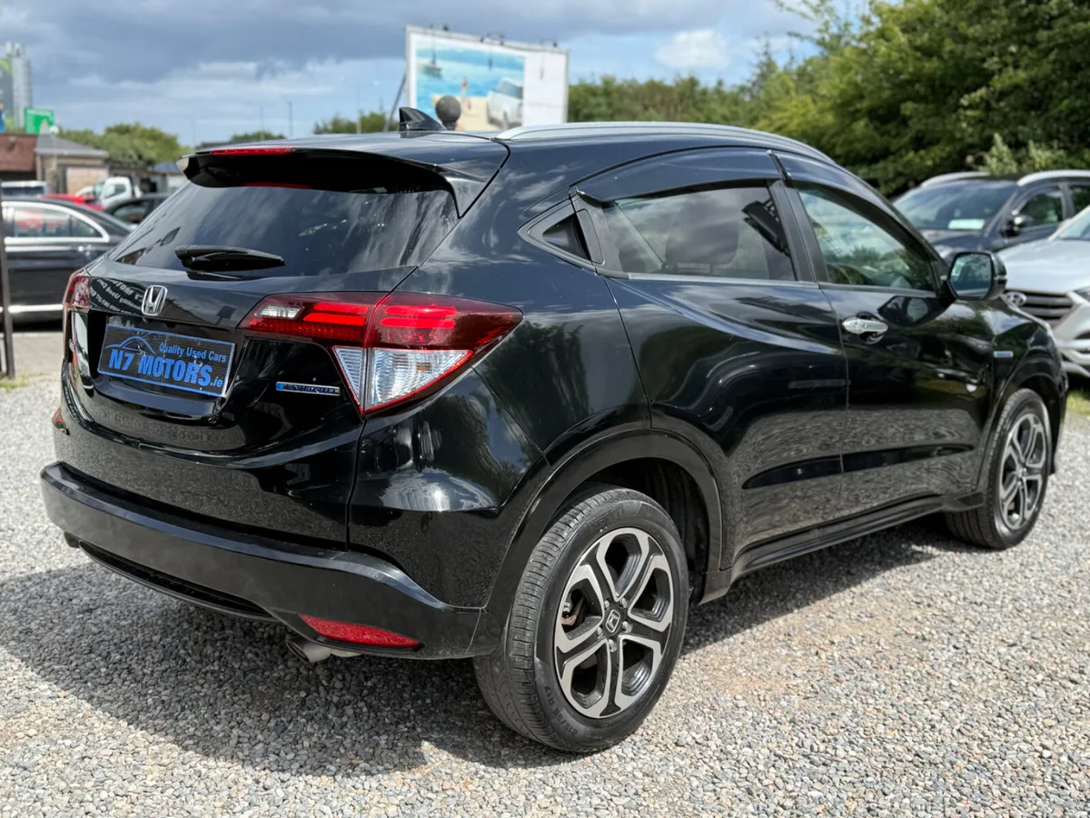 2014 Honda Vezel 1.5 HYBRID AUTO - Image 3
