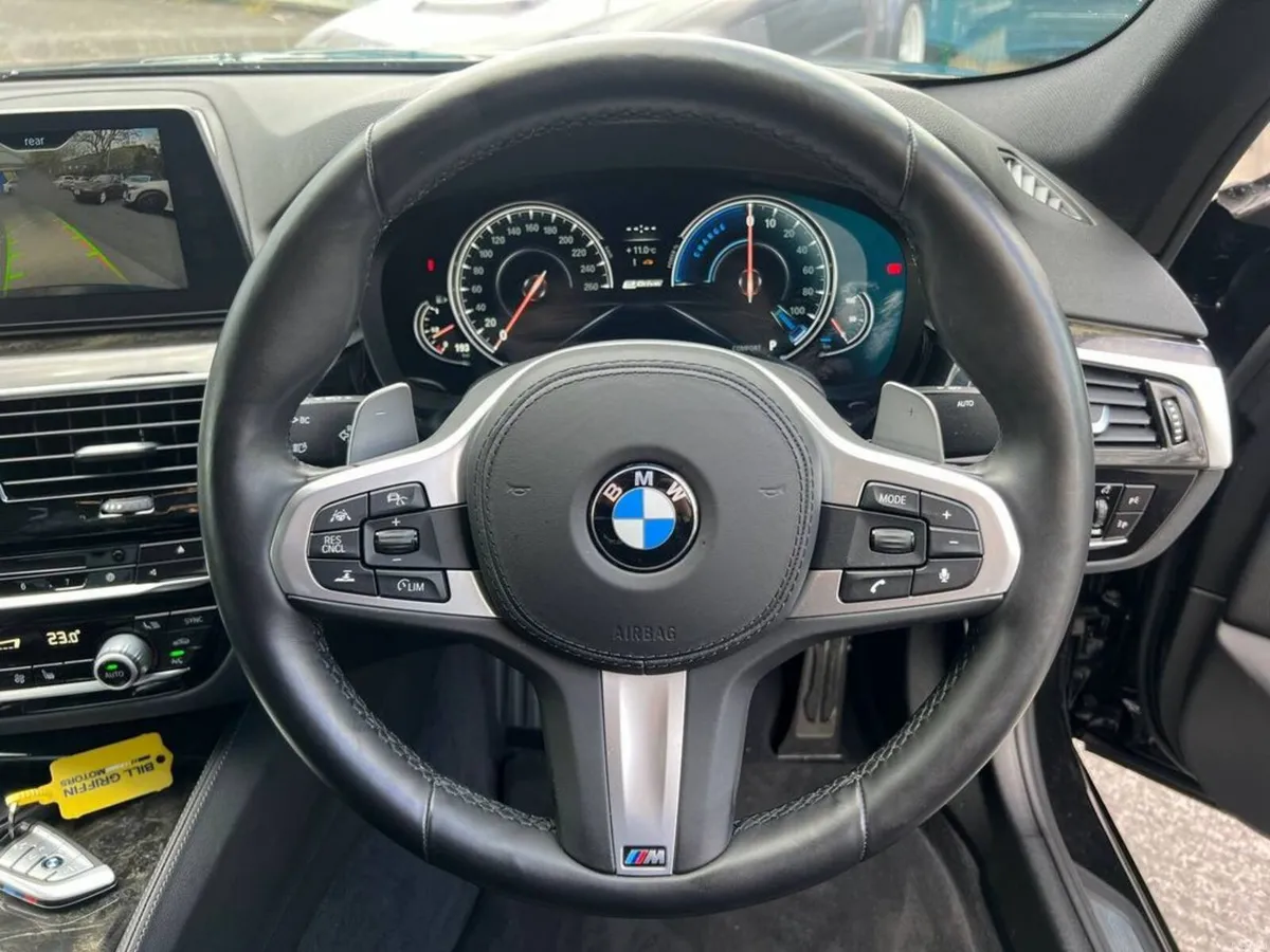 BMW 5-Series 530e M-SPORT COMPETITION 2.0 HYBRID * - Image 4