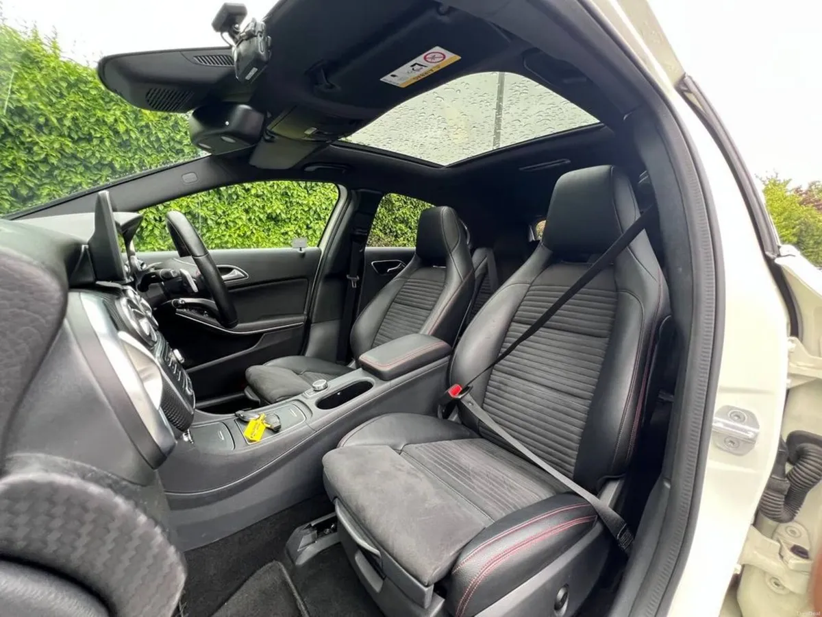 Mercedes-Benz A-Class A180 AMG-LINE 1.6 AUTO // OP - Image 2