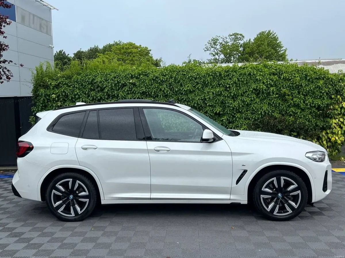 BMW iX3 M-SPORT 80KWH // LOW MILEAGE // OPENING PA - Image 3