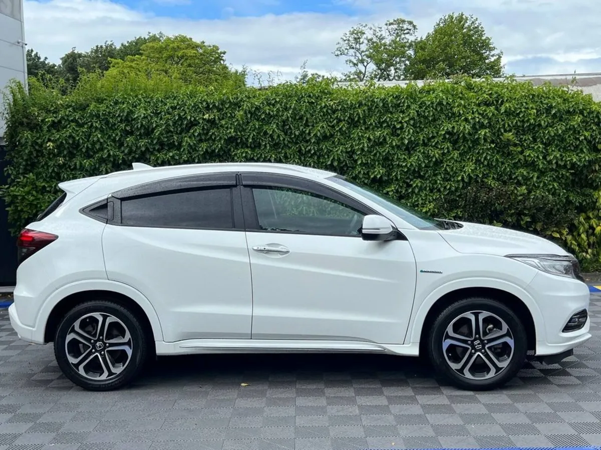 Honda Vezel 1.5 HYBRID AUTO // HALF LEATHER HEATED - Image 2
