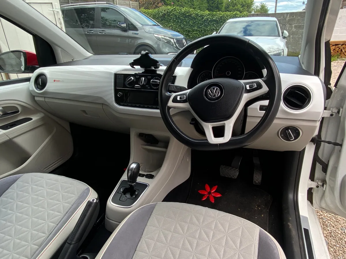 VW UP! BEATS - Image 4