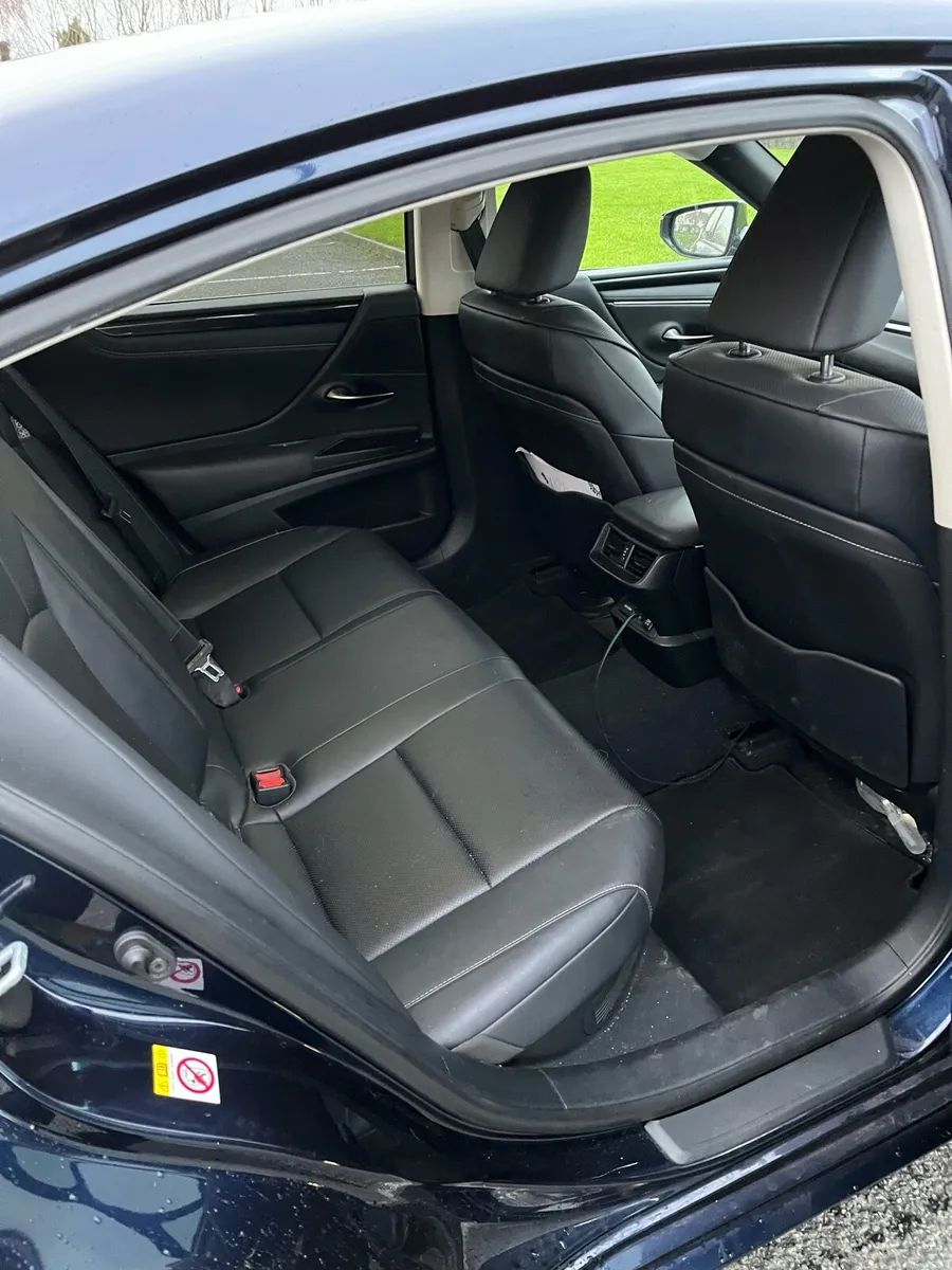 Lexus ES 2019 - Image 2