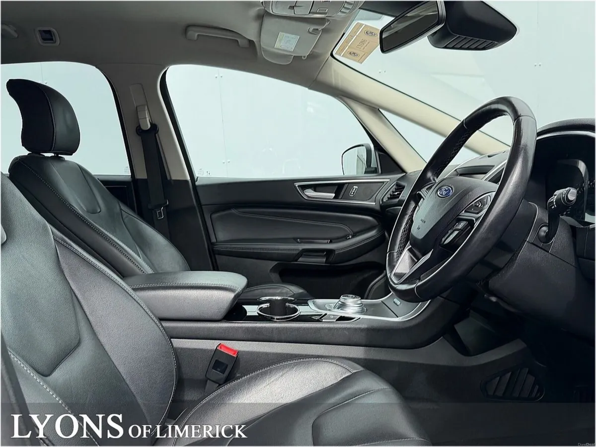 Ford S-Max 2.5 Duratec 190PS FHEV Titanium Auto - Image 3