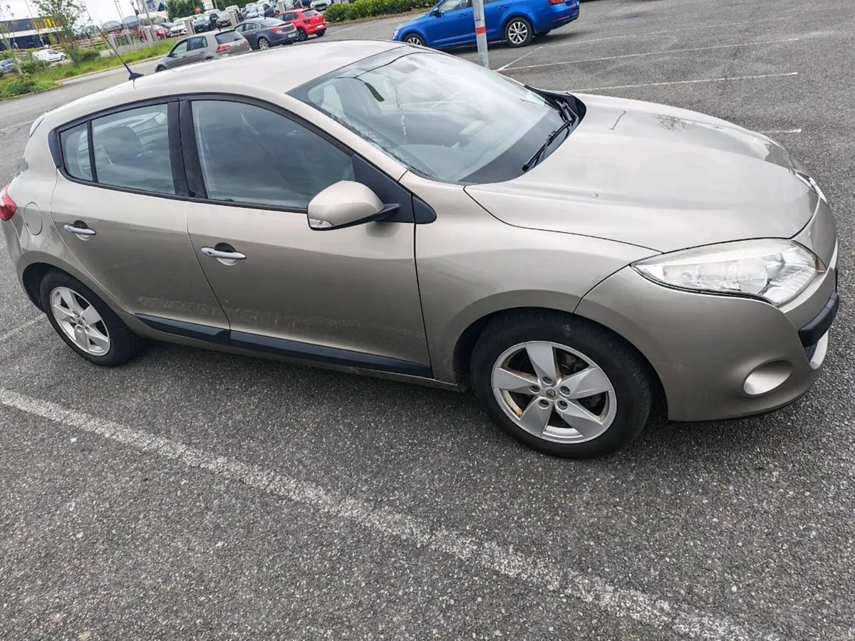 Renault megane low mileage for sale 2700e - Image 2