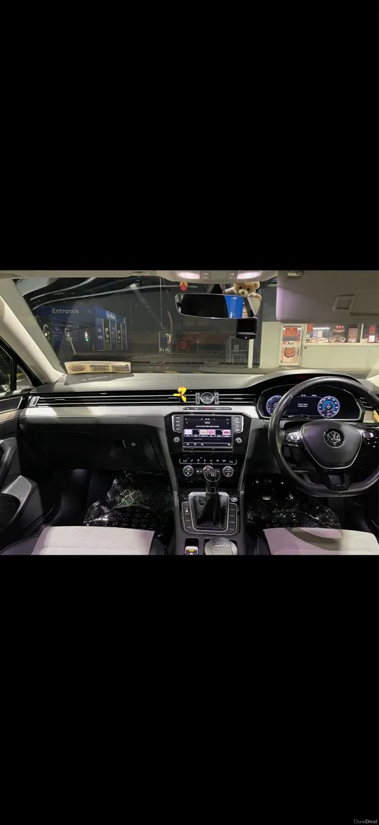 Volkswagen Passat - Image 5