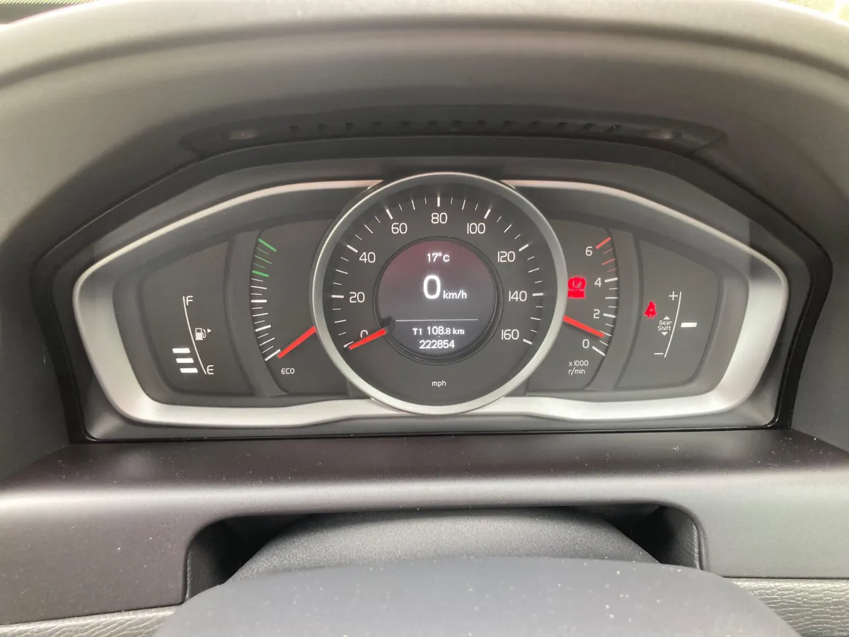 2015 Volvo XC60 2.0 DieselSUV - Image 5