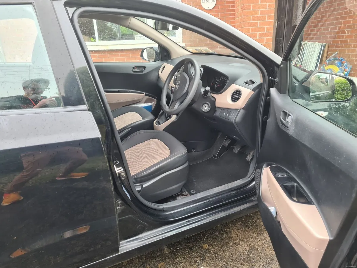 Hyundai i10 2015 VERY LOW KMs - Image 2