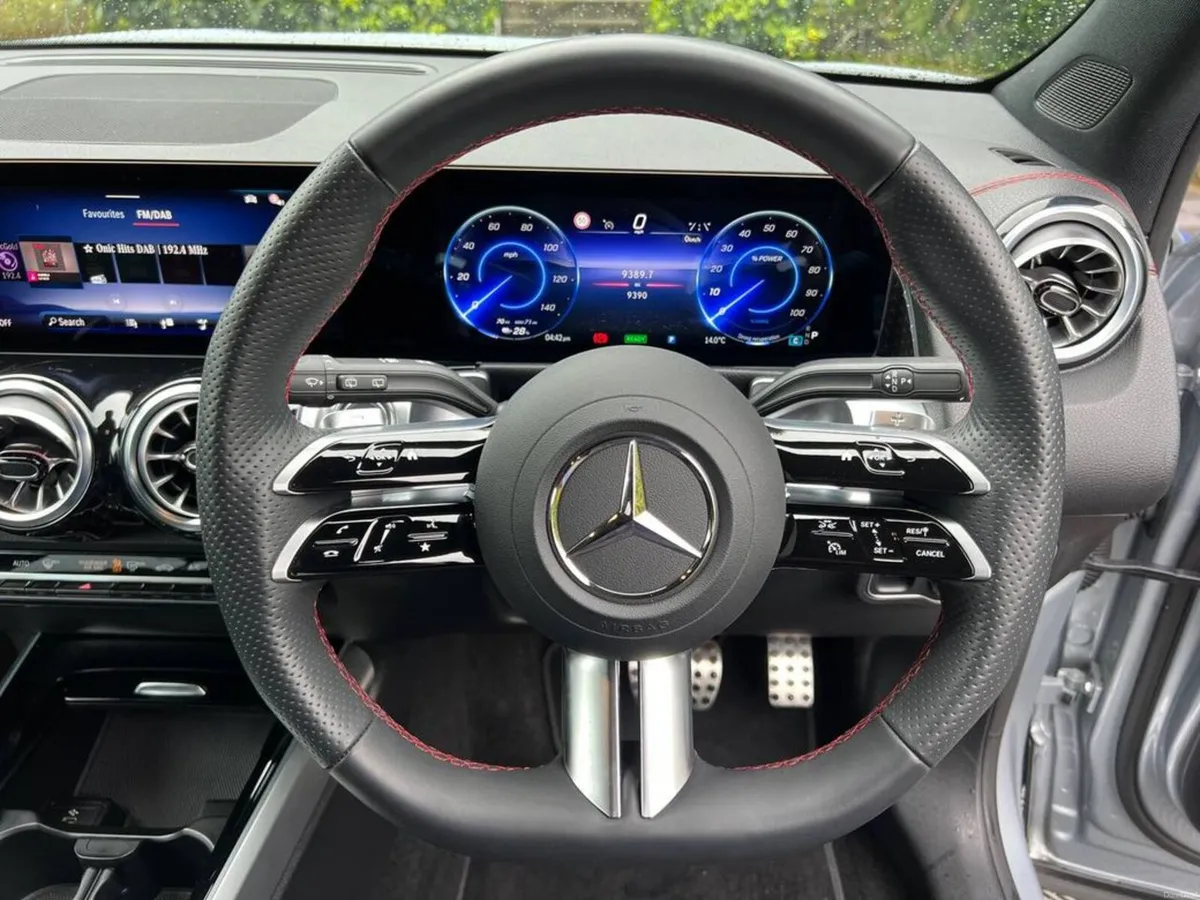 Mercedes-Benz EQB EQB300 4MATIC AMG-LINE EXECUTIVE - Image 4