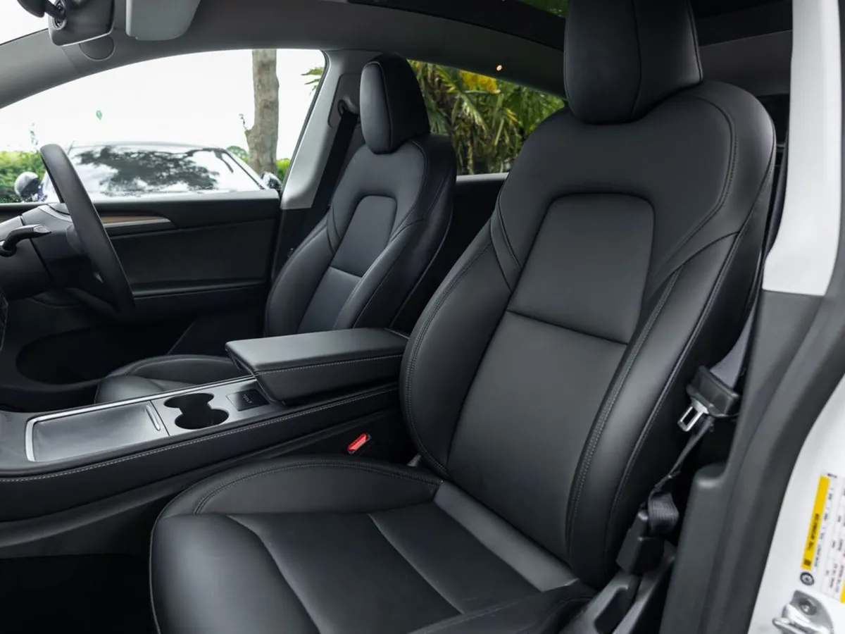 Tesla Model Y Long Range Dual Motor AWD - Image 3