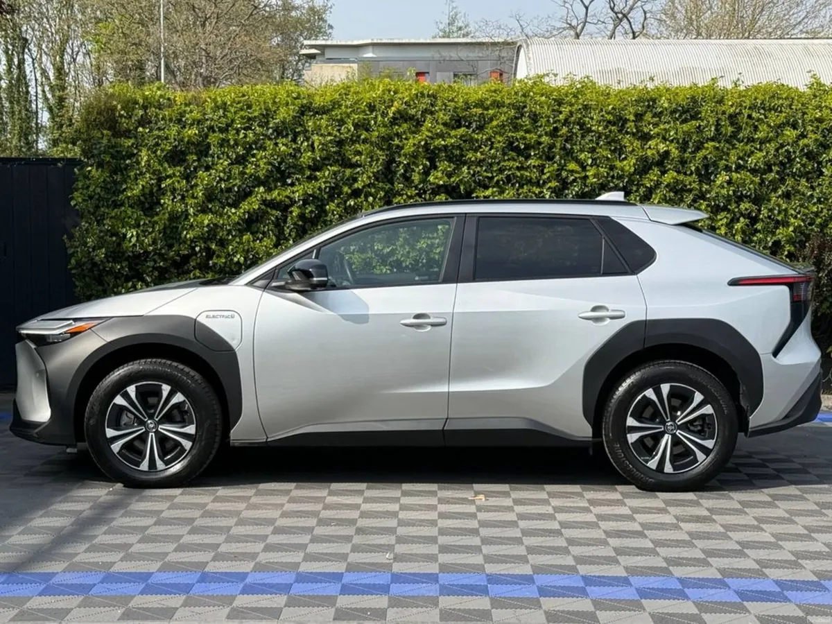 Toyota bZ4X MOTION // TINY MILEAGE // APPLE CARPLA - Image 3