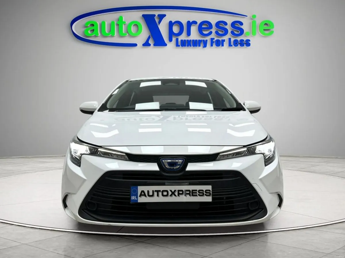 Toyota Corolla 1.8 HYBRID X, Reversing camera, Aut - Image 3