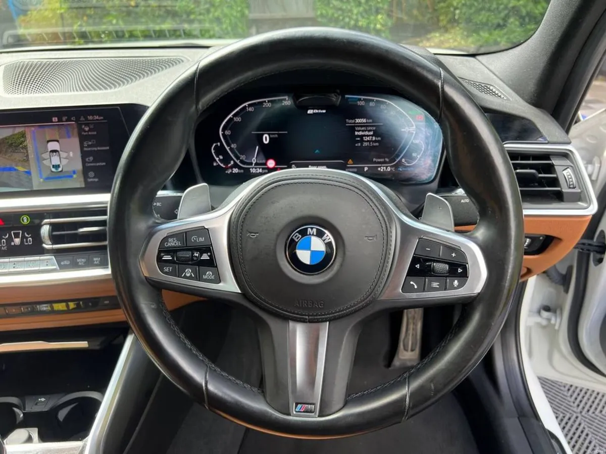 BMW 3-Series 330e M-SPORT COMPETITION 2.0 HYBRID / - Image 4