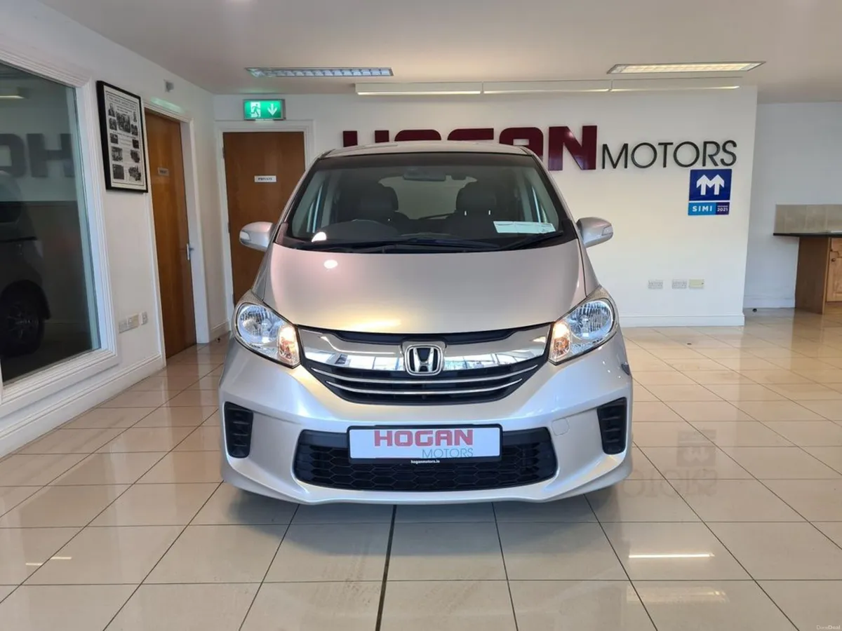 Honda Freed 6 Seat 5DR Automatic - Image 2