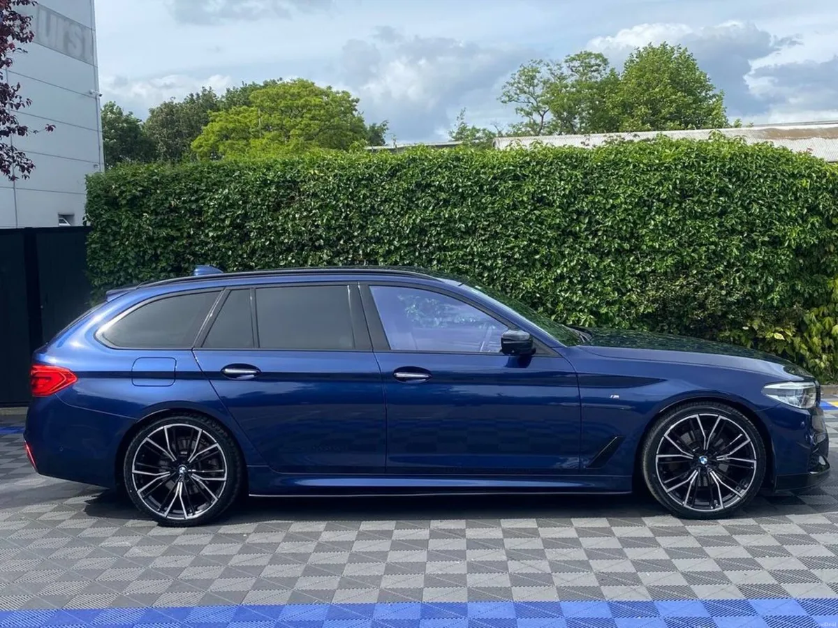 BMW 5-Series 523d TOURING M-SPORT COMPETITION 2.0 - Image 2