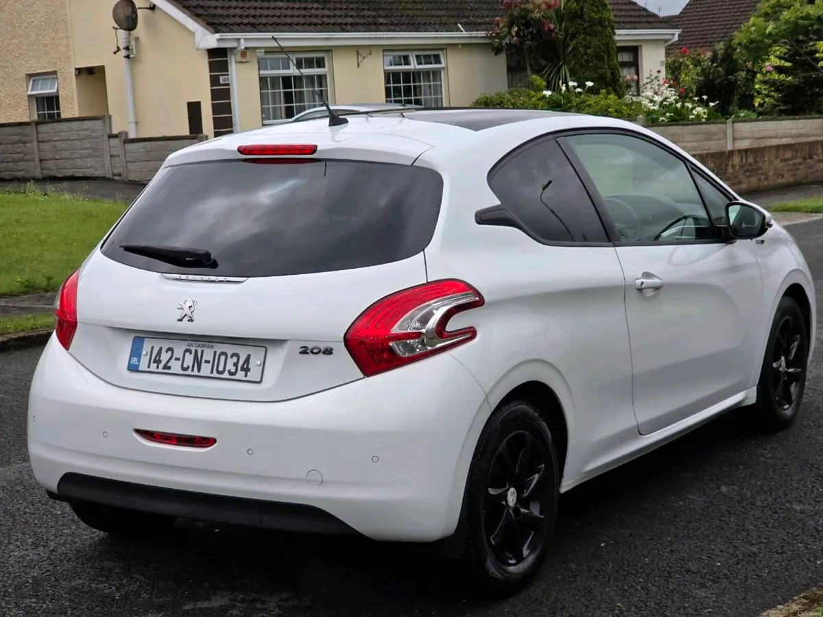 142 PEUGEOT 208 1.2 PETROL PANORAMIC - Image 4