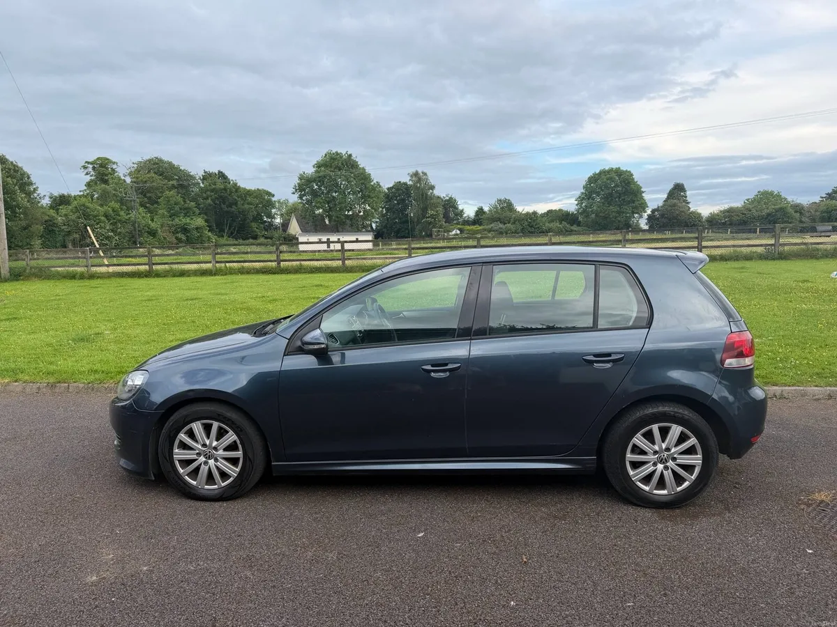 2012 Volkswagen Golf 1.6L Bluemotion - Image 2